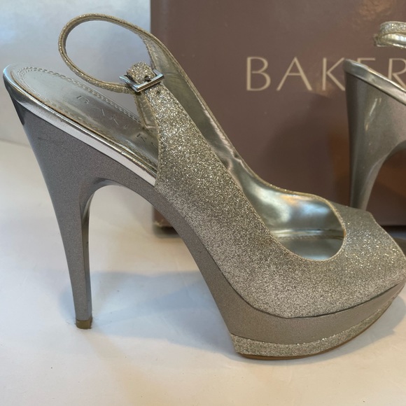 Silver glitter platform pumps size 7 1/2 - Picture 3 of 8